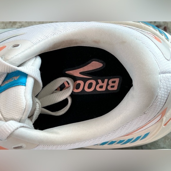 Brooks Adrenaline GTS 23 Women's Coconut Papaya - Picture 13 of 15